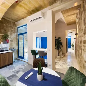 Mandera's Boutique & Dorms Malta